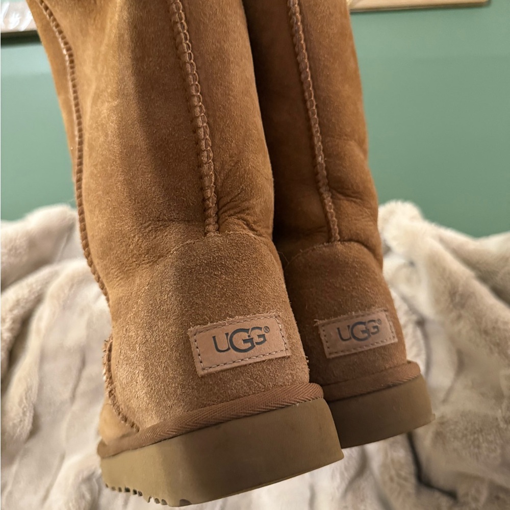 UGG Women's chestnut tall Winter Boots with shearling lining LIKE NEW - Picture 13 of 13